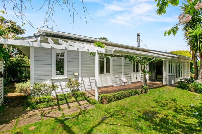 24 Stoke Street, Westown, New Plymouth - Carousel 1