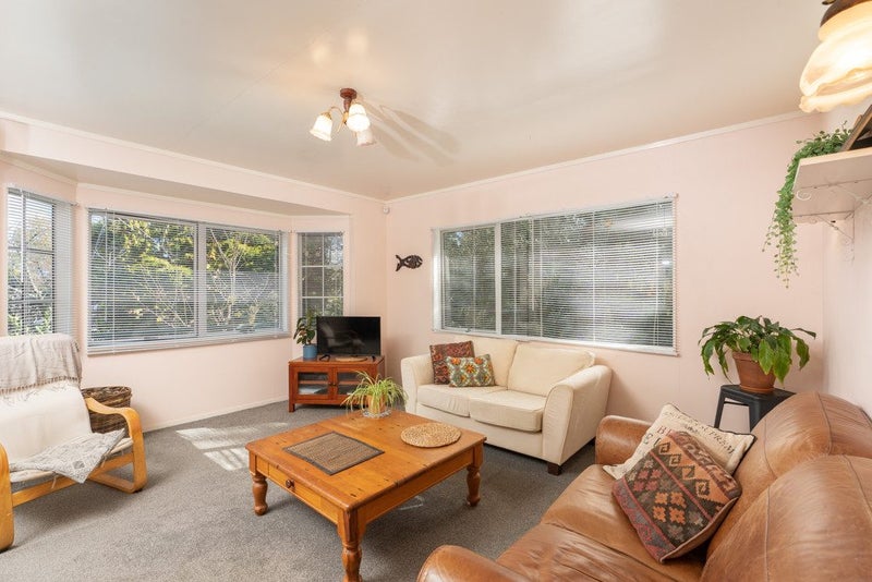 17 Earls Place, Onerahi, Whangarei - Carousel 2