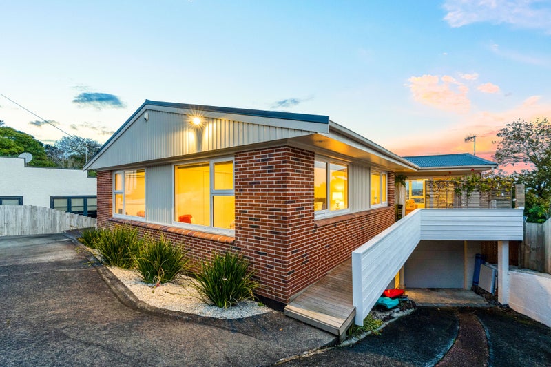 74 Seaview Road, Castor Bay, Auckland - Carousel 1