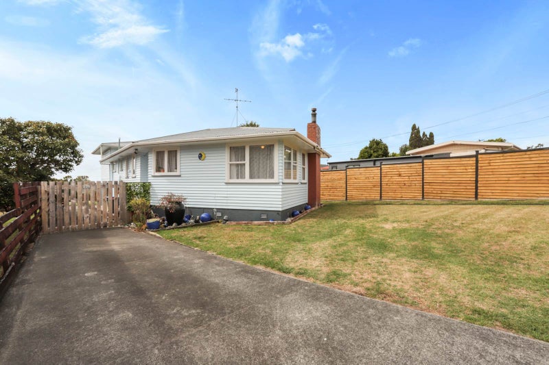 3 Caledonian Place, Blockhouse Bay, Auckland - Carousel 1