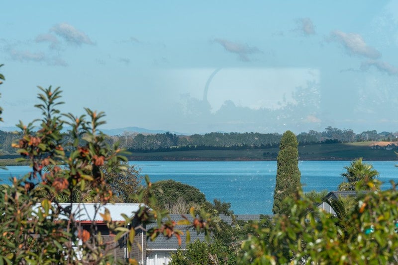 209 Carnoustie Drive, Wattle Downs, Auckland - Carousel 2