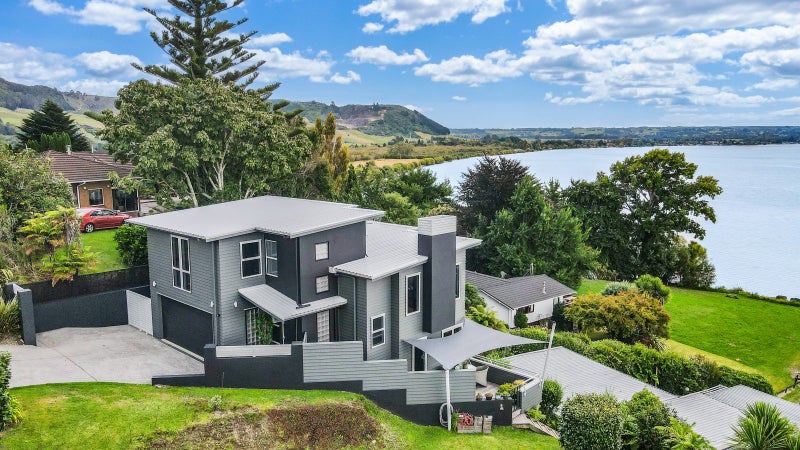 24 Tupara Crescent, Kawaha Point, Rotorua - Carousel 1