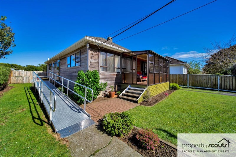 1 Robbins Crescent, Hawera - Carousel 1