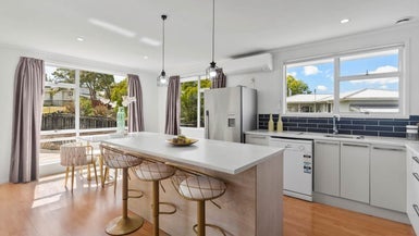 29 Rena Place, West Harbour, Auckland - Carousel 1