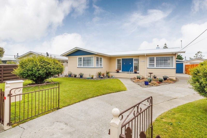 18 Tararua Terrace, Cloverlea, Palmerston North - Carousel 1
