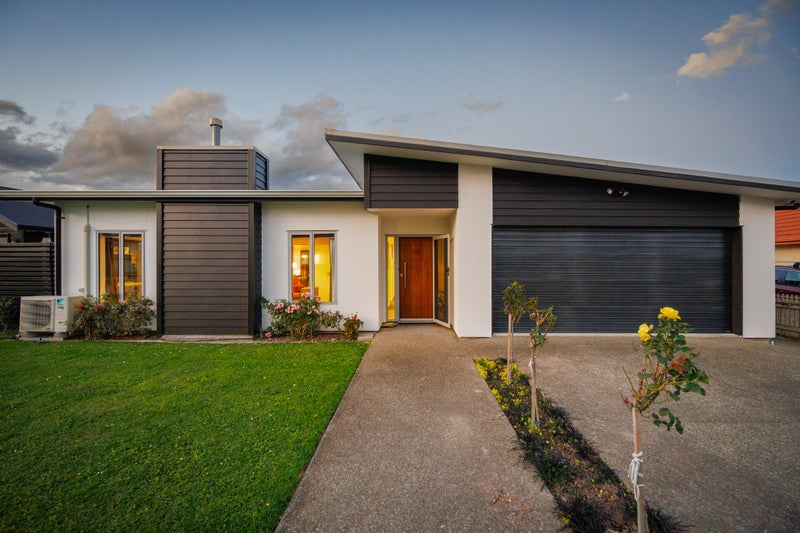 3 D'Urville Place, Kelvin Grove, Palmerston North - Carousel 1
