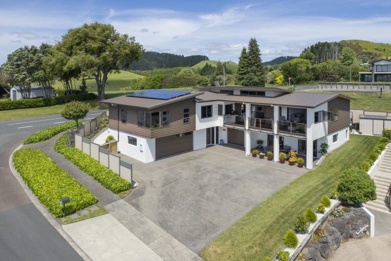 1 Holcombrooke Lane, Welcome Bay, Tauranga - Carousel 1