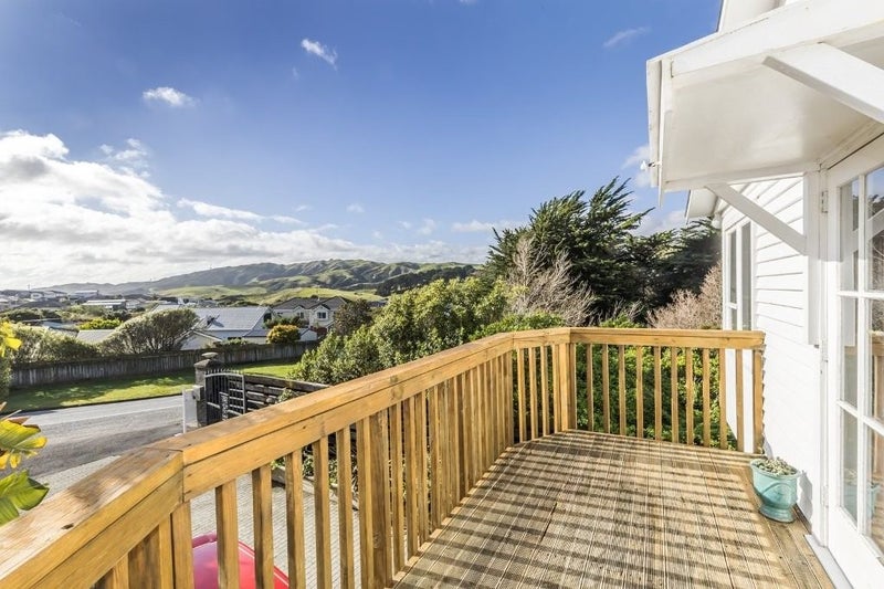 78 Grays Road, Camborne, Porirua - Carousel 15