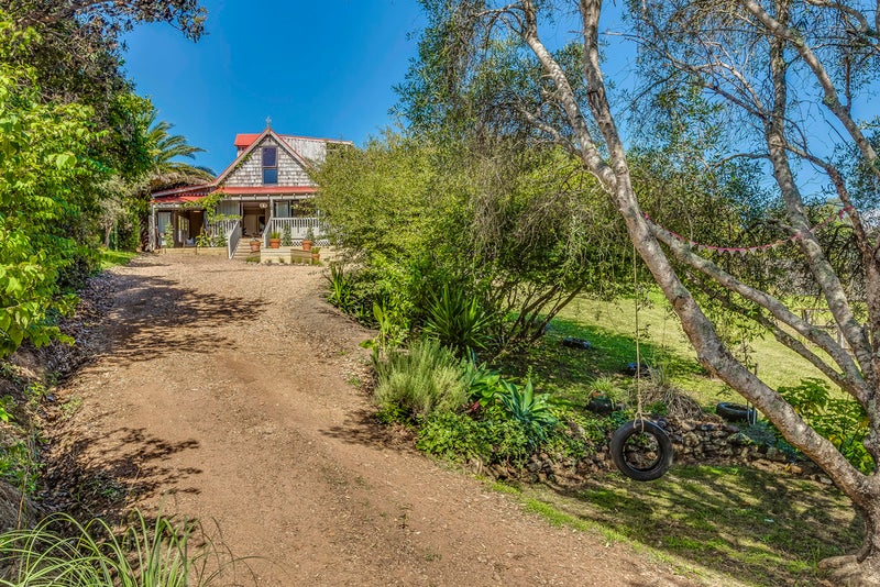 22 Kennedy Road, Surfdale, Waiheke Island - Carousel 1