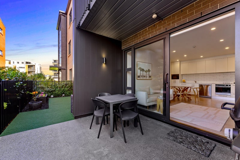 G04/10 Awataha Drive, Northcote, Auckland - Carousel 2