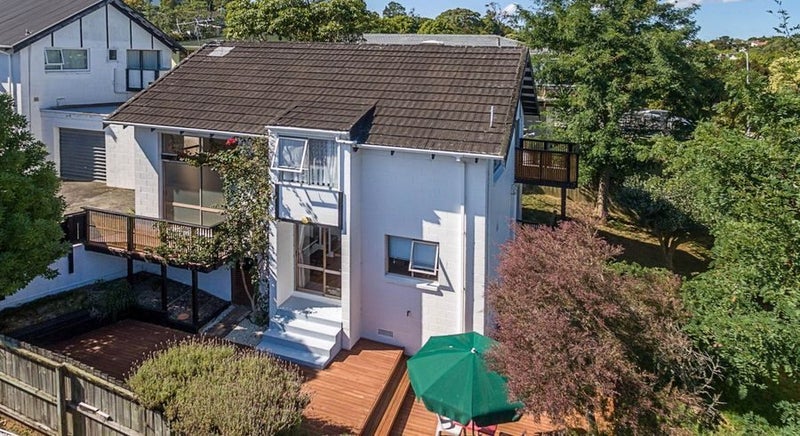 2/20 Bayview Road, Bayview, Auckland - Carousel 1