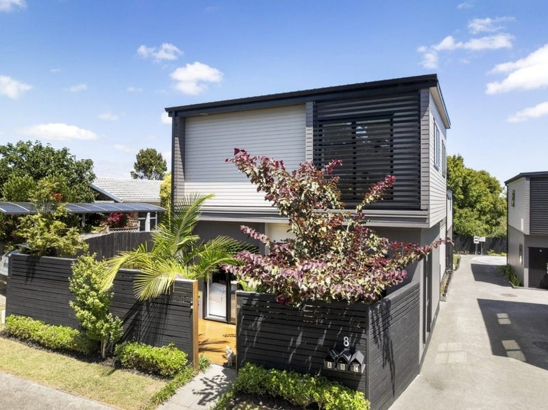 8A Edgar Pearce Place, Howick, Auckland - Carousel 1