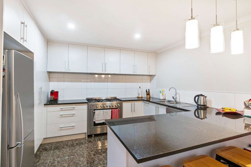 16B Anderson Avenue, Point England, Auckland - Carousel 2