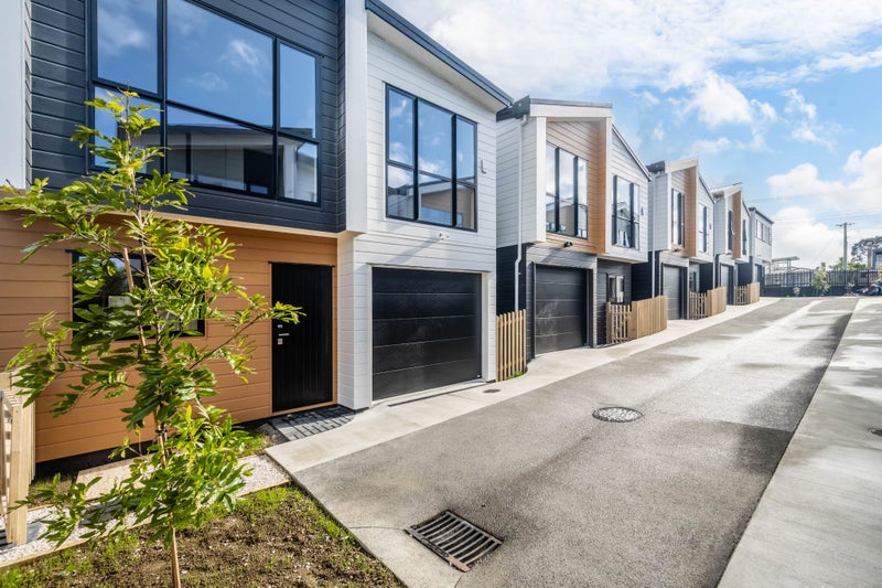 108E Taikata Road, Te Atatu Peninsula, Auckland - Carousel 1