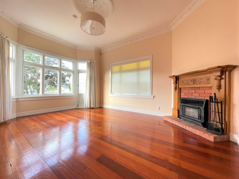 1 Hamilton Road, Hataitai, Wellington - Carousel 2