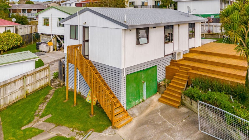 3 Maywood Crescent, Glen Eden, Auckland - Carousel 2