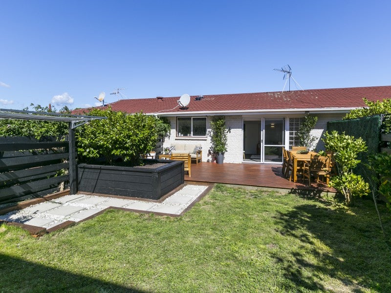 35 Akaroa Drive, Maupuia, Wellington - Carousel 1