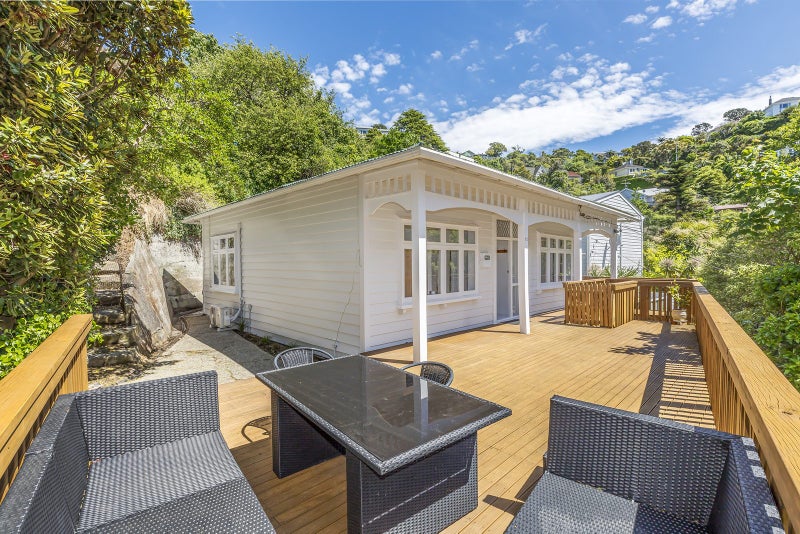 11 Governor Road, Northland, Wellington - Carousel 1