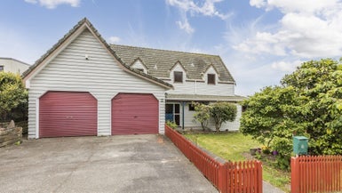 64 Woodman Drive, Tawa, Wellington - Carousel 1