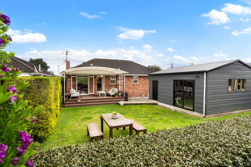 71 Wallace Road, Mangere Bridge, Auckland - Carousel 1