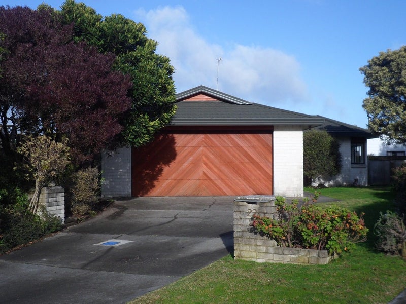 22 Saint James Drive, Huntington, Hamilton - Carousel 1