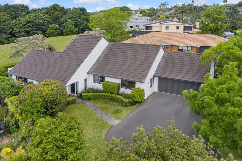 16 Peretao Rise, The Gardens, Auckland - Carousel 1