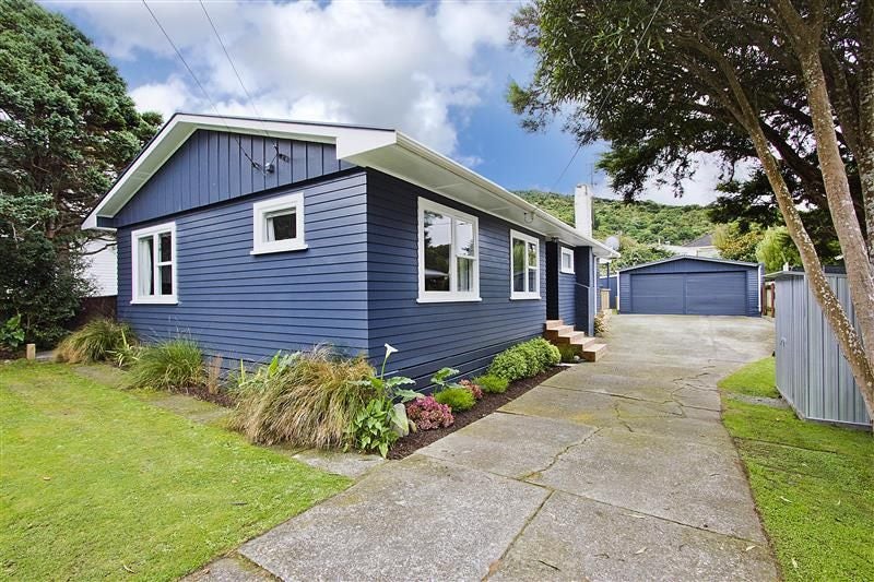 10 Gardiner Grove, Wainuiomata, Lower Hutt - Carousel 1