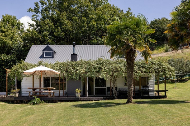 1 Grasmere Way, Bethlehem, Tauranga - Carousel 2
