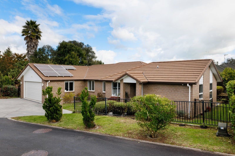 6 Cabourne Drive, Glenview, Hamilton - Carousel 1