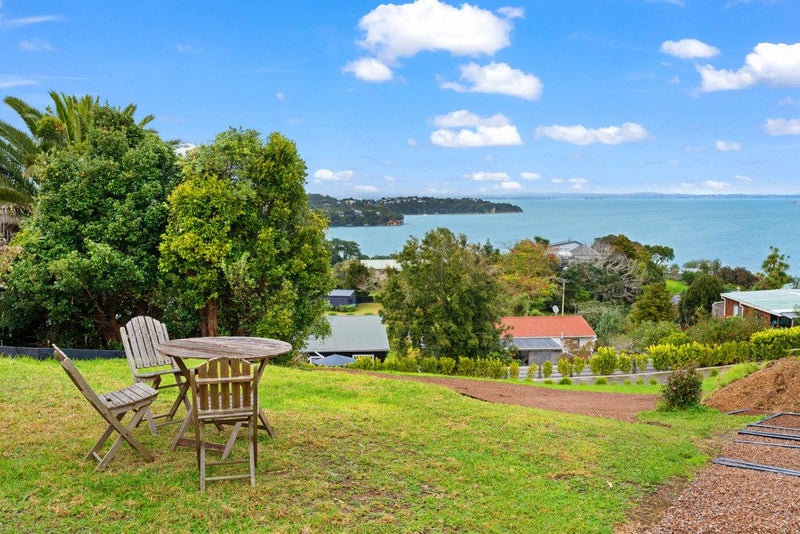 10 Park Road, Surfdale, Waiheke Island - Carousel 1