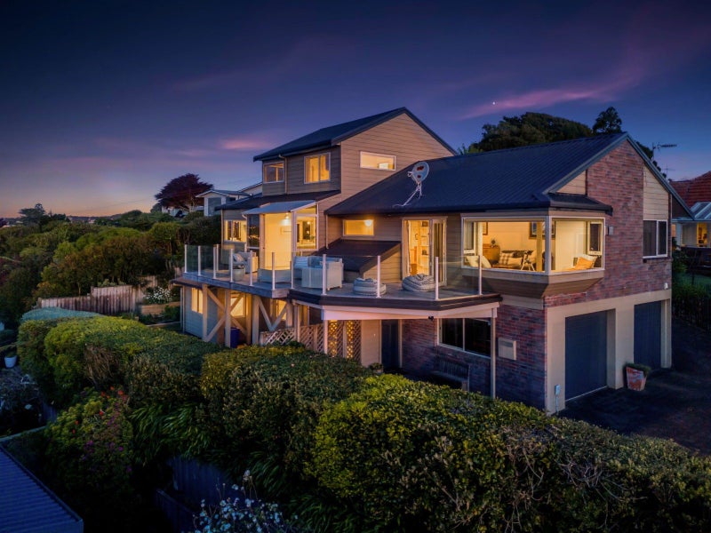 12D Rimu Street, Strandon, New Plymouth - Carousel 1