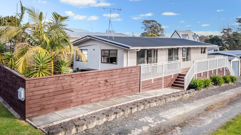 8 Dobell Road, Stanmore Bay, Whangaparaoa - Carousel 1