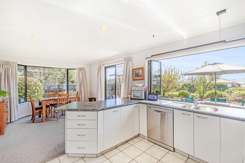 19 Saint James Avenue, Richmond - Carousel 2