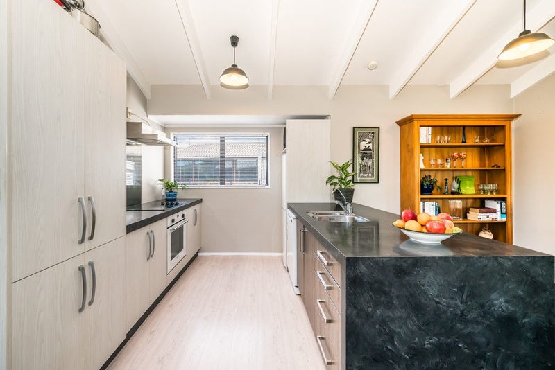 11 Sunburst Court, Paraparaumu Beach, Paraparaumu - Carousel 2