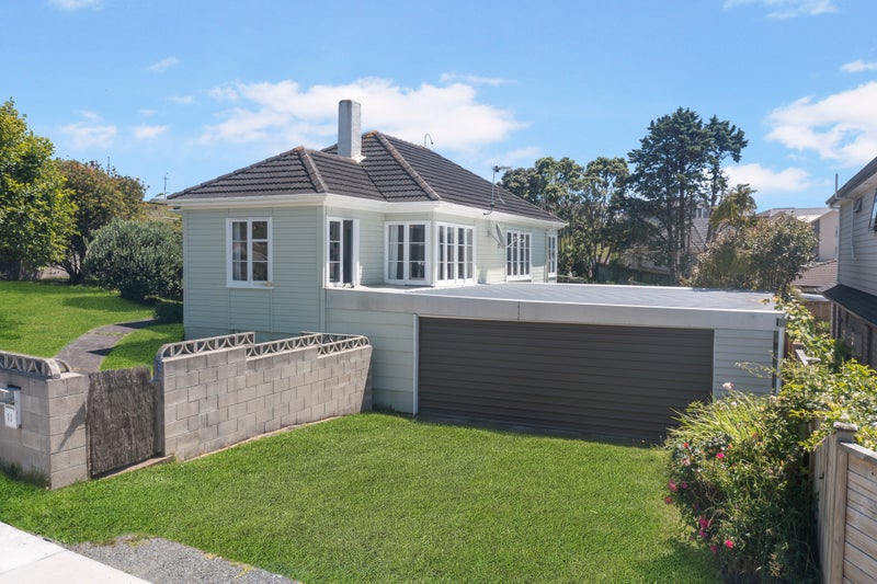 11 Sanft Avenue, Mount Roskill, Auckland - Carousel 1
