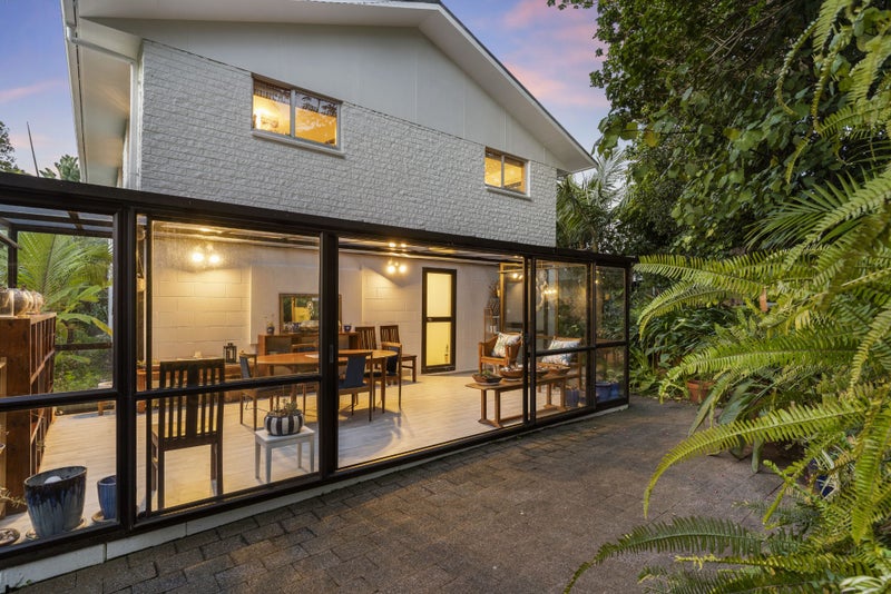 10 Lyons Avenue, Murrays Bay, Auckland - Carousel 2