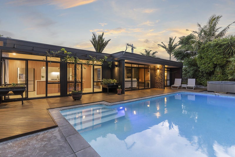 5 Antilla Place, Half Moon Bay, Auckland - Carousel 1