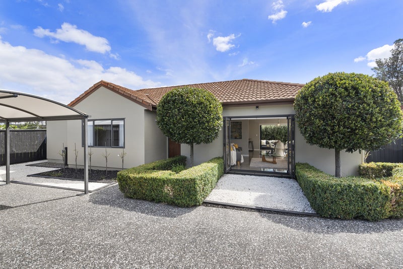19B Beach Road, Te Atatu Peninsula, Auckland - Carousel 1