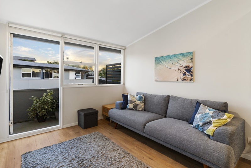 7/11 Don Croot Street, Western Springs, Auckland - Carousel 2