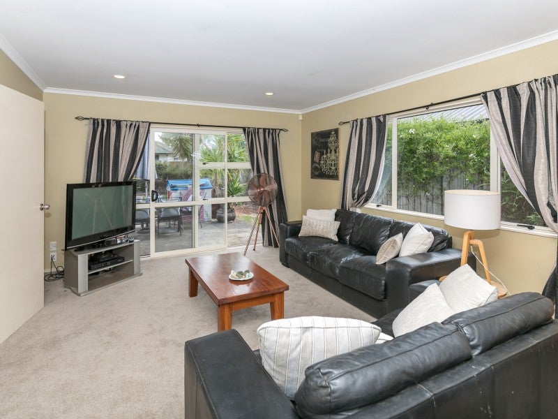 13 Aldona Place, Fairview Downs, Hamilton - Carousel 2