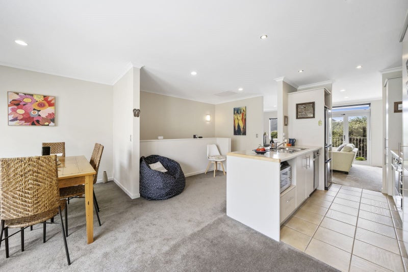 42/305 Evans Bay Parade, Hataitai, Wellington - Carousel 1