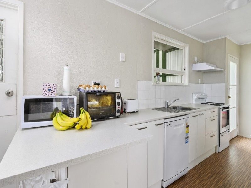 24 Fenruss Street, Fairy Springs, Rotorua - Carousel 1