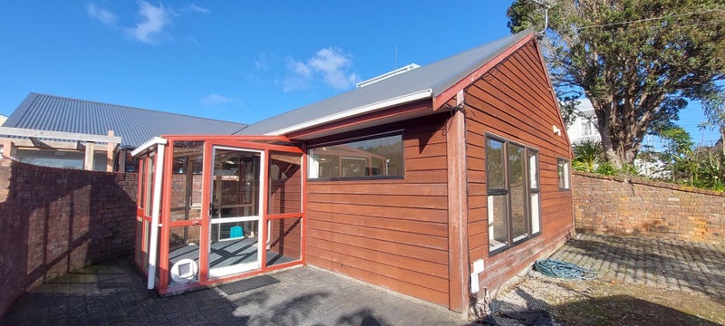 28A Farm Road, Northland, Wellington - Carousel 1