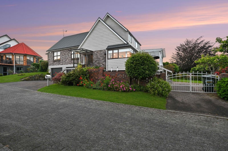 1305 Victoria Street, Beerescourt, Hamilton - Carousel 21