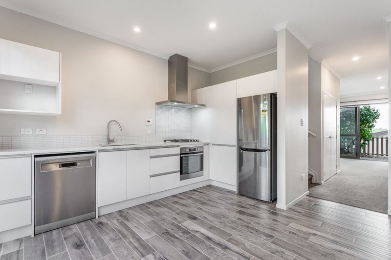 44 Pukewhero Rise, Westgate, Auckland - Carousel 2