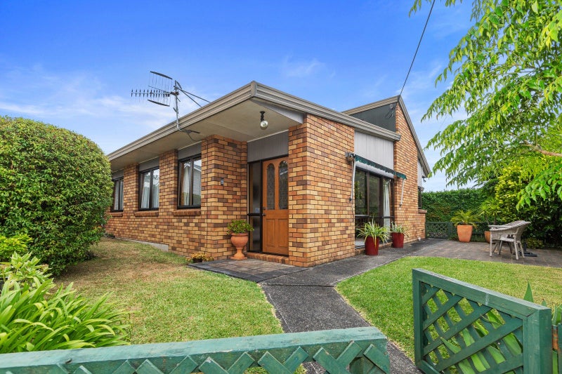 7 Kent Road, Regent, Whangarei - Carousel 1