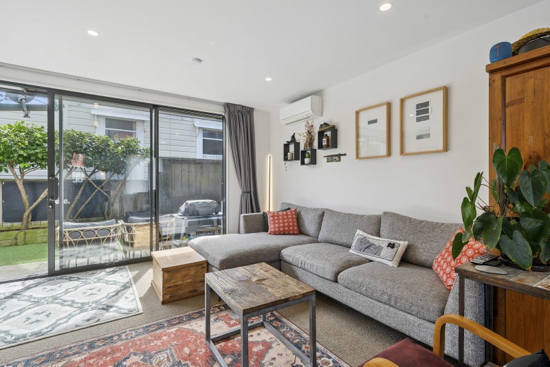 5/74 Derwent Street, Island Bay, Wellington - Carousel 2