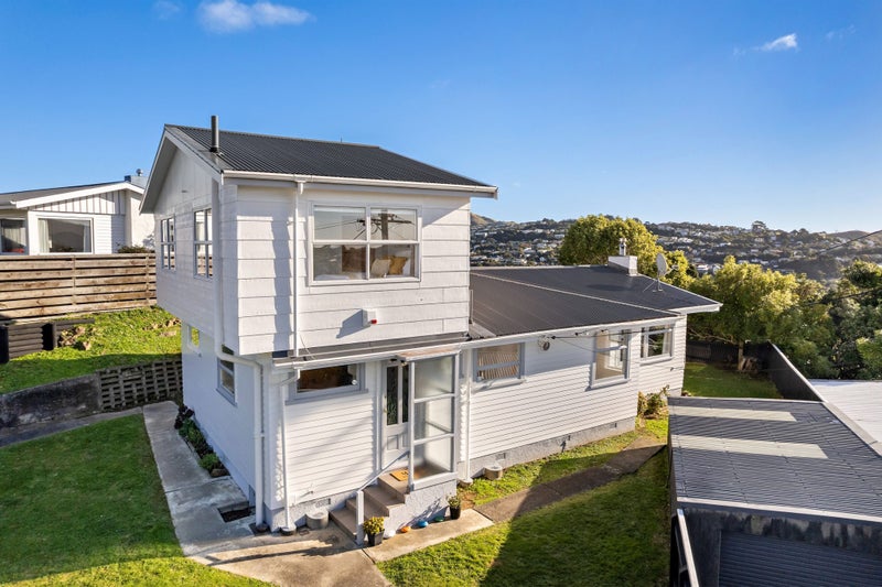 19 Diane Grove, Paparangi, Wellington - Carousel 1