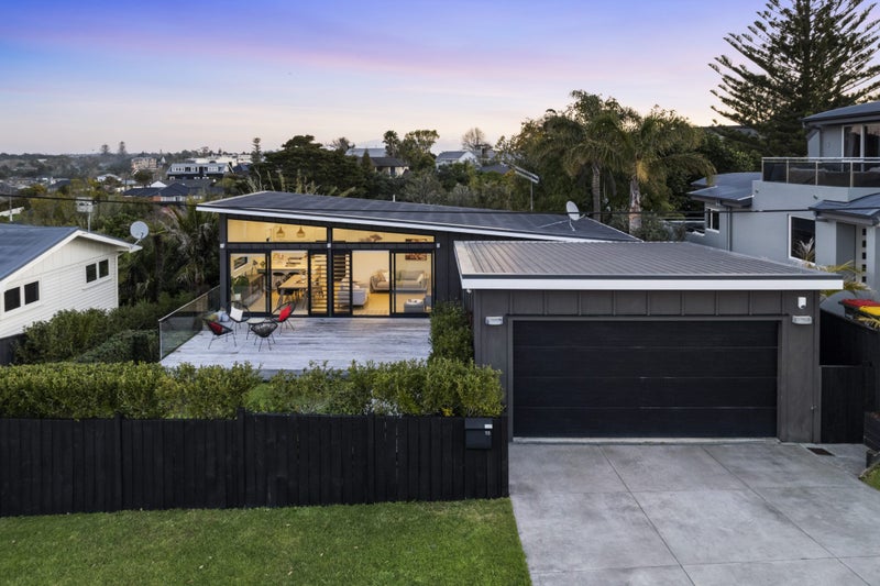 15 Beach Road, Mellons Bay, Auckland - Carousel 1