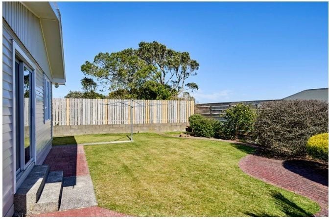 5 Ruskin Road, Newlands, Wellington - Carousel 2